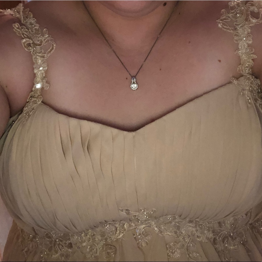 Formal dress - Picture 2 of 3